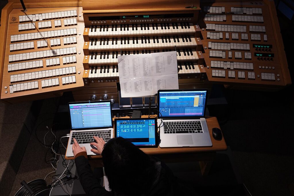 The console of the organ in Pfarrkirche St Antonius, Düsseldorf, with computers connected, illustrating its MIDI capability.