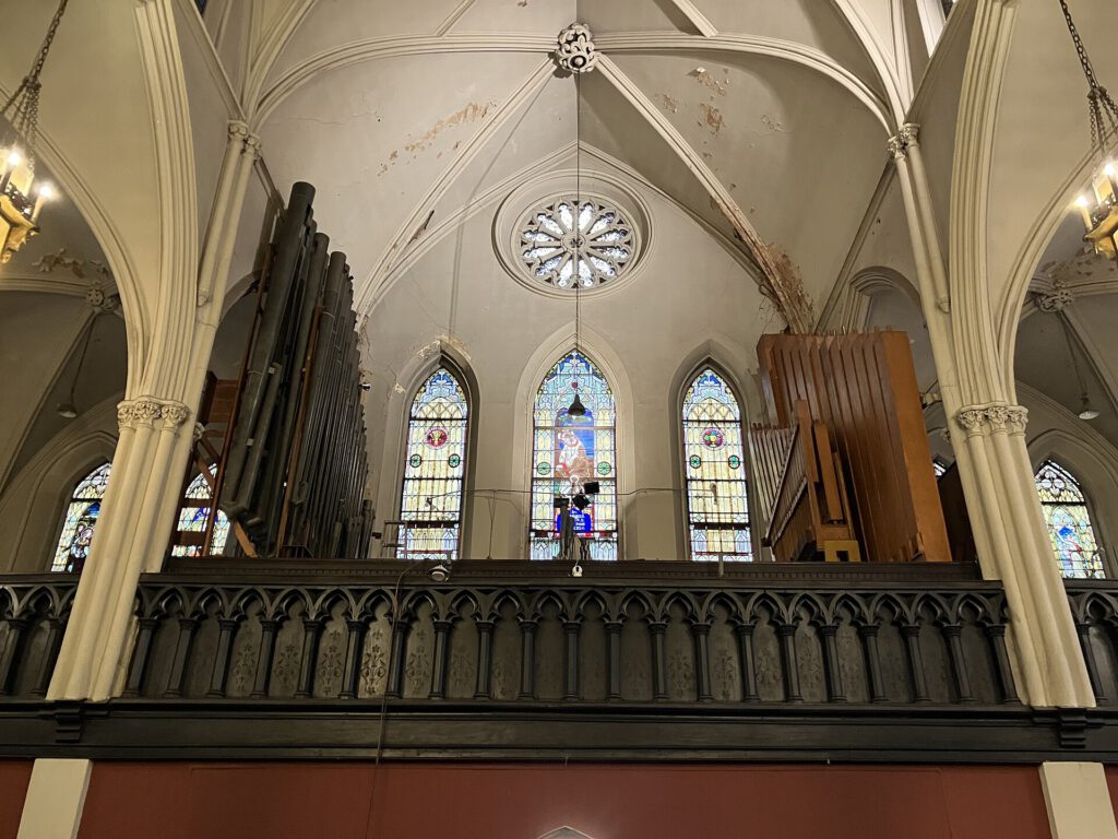 The gallery organ (added by Gilberti and Hampton) in Calvary Church, Manhattan.